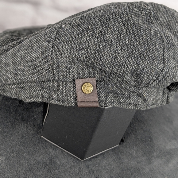 New dark gray / black newsboy cap, lined, elastic back - Picture 8 of 11